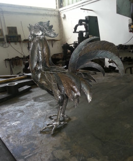 scultura gallo
